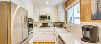 Steps to Lake Arrowhead: Cabin w/ Bbq!