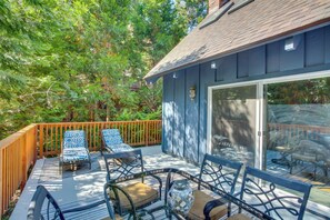 Interior - Steps to Lake Arrowhead: Cabin w/ Bbq! (Lake Arrowhead)