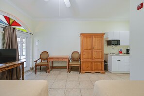 Apartment (0 Bedroom) | Interior - Naples Getaway With Fire Pit & Grill! (Naples)