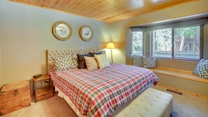 3 bedrooms, laptop workspace, free cots/infant beds, bed sheets - Big Bear Lake Vacation Rental w/ Hot Tub & Deck! (Big Bear Lake)
