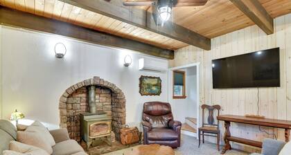 Peaceful Mt. Hood Cabin w/ Hot Tub & Fire Pit!