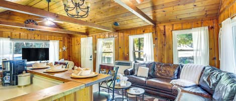 House (2 Bedrooms) | Interior
