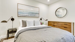1 slaapkamer, een strijkplank/strijkijzer, beddengoed