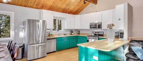 House (4 Bedrooms) | Interior