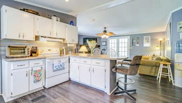 House (3 Bedrooms) | Interior