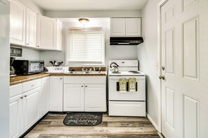 Apartment (2 Bedrooms) | Interior - 4 Mi to Dtwn Rochester: Charming Apt w/ Patio! (Rochester)