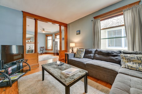 Área de estar. Charming Buffalo Vacation Rental w/ Covered Patio!