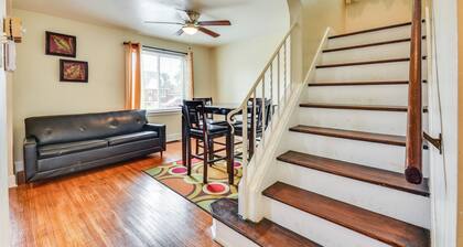 Quiet Cheektowaga Retreat: 23 Mi to Niagara Falls!