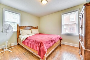 House (2 Bedrooms) | Interior - Quiet Cheektowaga Retreat: 23 Mi to Niagara Falls! (Buffalo)