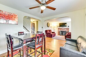 House (2 Bedrooms) | Interior - Quiet Cheektowaga Retreat: 23 Mi to Niagara Falls! (Buffalo)