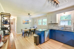 House (3 Bedrooms) | Private kitchen | Microwave, oven, stovetop, dishwasher - Pet-friendly Greenville Vacation Rental w/ Deck! (Greenville)