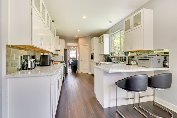 Casa (4 Bedrooms) | Cocina privada | Microondas, horno, placa de cocina y lavavajillas