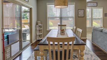 House (3 Bedrooms) | Interior