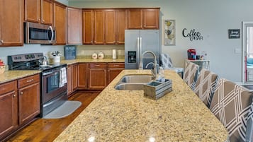 House (3 Bedrooms) | Interior