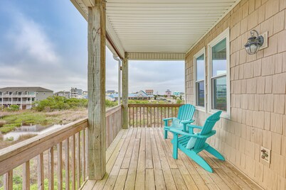 Walk to Surf City Beach: Ocean-view Home w/ Decks!