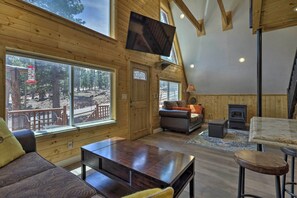TV, fireplace - Cozy Duck Creek Cabin ~ 12 Mi to Nat'l Forest (Duck Creek Village)