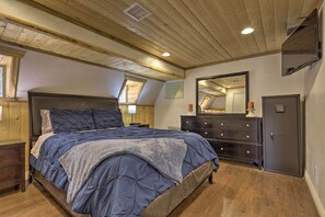 2 bedrooms, bed sheets - Cozy Duck Creek Cabin ~ 12 Mi to Nat'l Forest (Duck Creek Village)