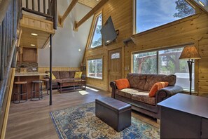 TV, fireplace - Cozy Duck Creek Cabin ~ 12 Mi to Nat'l Forest (Duck Creek Village)