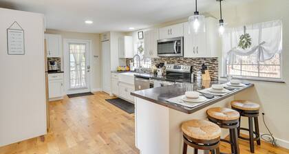 Lake Wales Vacation Rental w/ Screened-in Porch!