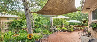 Lovely Bryan Home w/ Deck - 4 Mi to Kyle Field!