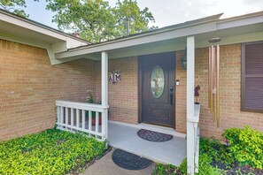House (3 Bedrooms) | Interior - Lovely Bryan Home w/ Deck - 4 Mi to Kyle Field! (Bryan)