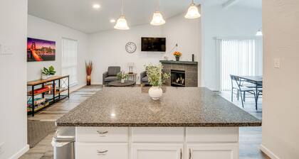 Game Room & Pool: Family Home in The Colony!