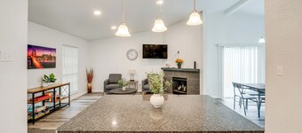 Game Room & Pool: Family Home in The Colony!