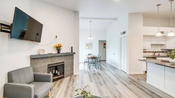 ํ์ฐ์ค (3 Bedrooms) | ๋ด๋ถ