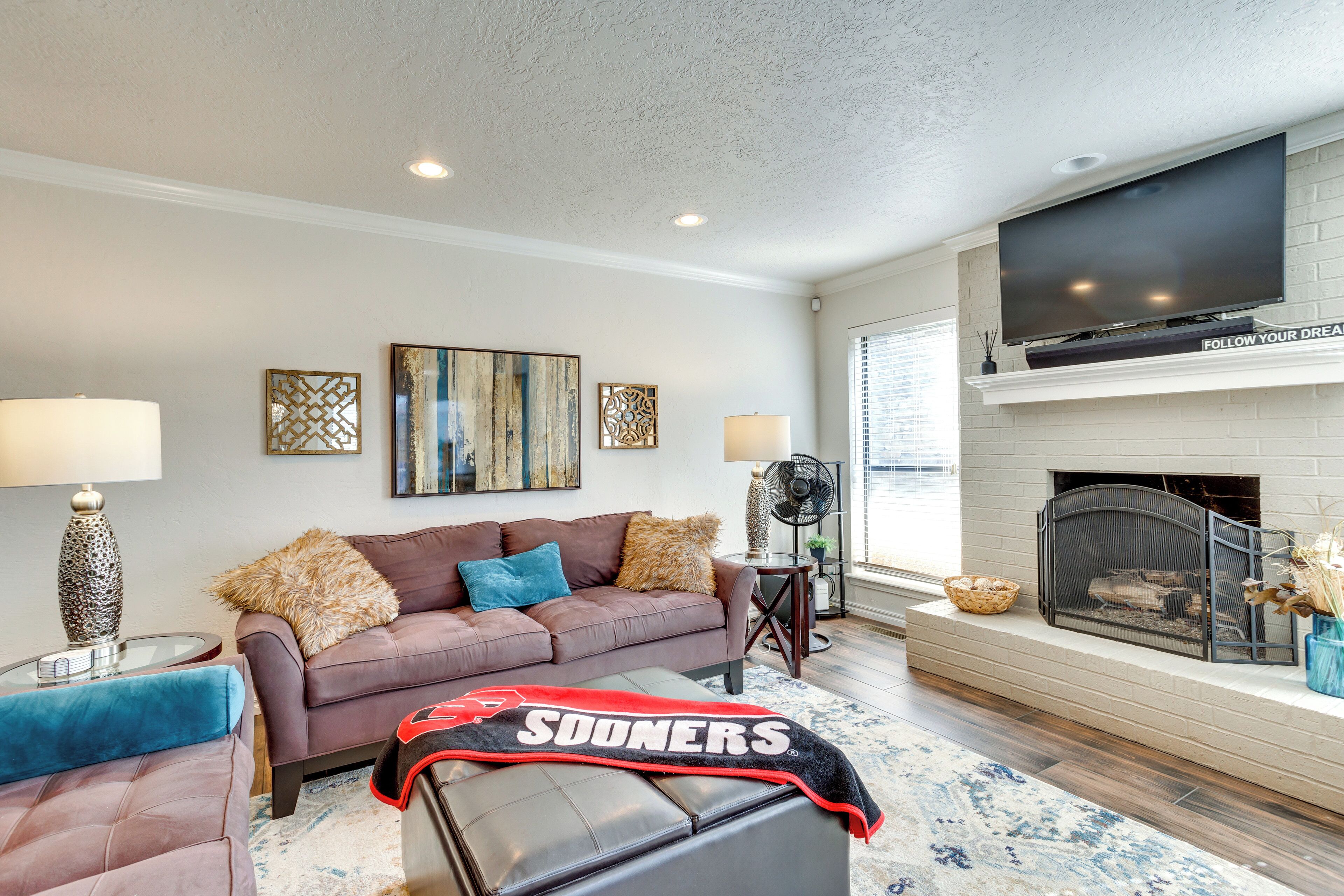 House (4 Bedrooms) | Front of property