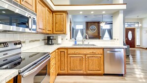 Microwave, oven, stovetop, dishwasher - Family-friendly Norman Home Near OU! (Norman)