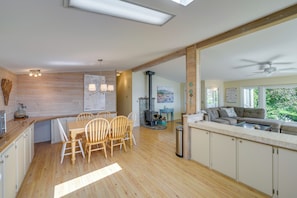 Cottage (3 Bedrooms) | Interior - Cozy Langley Retreat: Water Views & Beach Access (Langley)