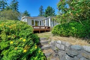 Cottage (3 Bedrooms) | Interior - Cozy Langley Retreat: Water Views & Beach Access (Langley)