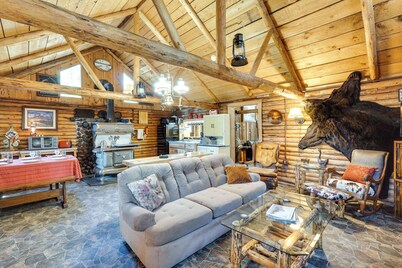 Remote Escape: Klamath Falls Cabin By Lake & Hikes