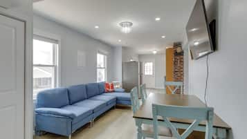 Apartment (3 Bedrooms) | Front of property