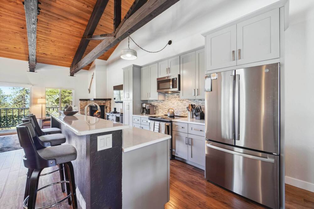 10 Mi to Palisades Tahoe! Condo w/ Game Room - Star Harbor, CA