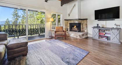 10 Mi to Palisades Tahoe! Condo w/ Game Room