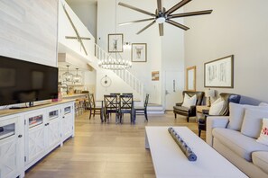 Fireplace, books - Brian Head Rental w/ Community Hot Tub & Sauna! (Brian Head)