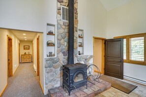 House (3 Bedrooms) | Interior - Spacious Beaver Getaway Near Eagle Point Resort! (Beaver)