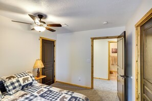House (3 Bedrooms) | Interior - Spacious Beaver Getaway Near Eagle Point Resort! (Beaver)