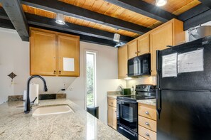 아파트 (2 Bedrooms) | 전용 주방 | 전자레인지, 오븐, 쿡탑, 식기 세척기