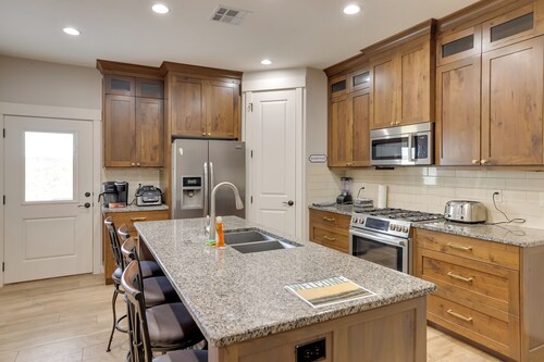 Toquerville Home w/ Mtn Views, Near State Parks!