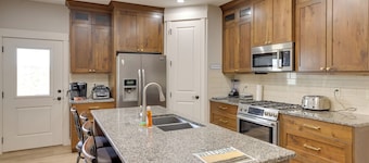 Toquerville Home w/ Mtn Views, Near State Parks!