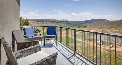 Toquerville Home w/ Mtn Views, Near State Parks!