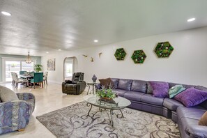 House (5 Bedrooms) | Interior