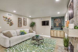 House (5 Bedrooms) | Interior