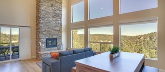 Newly Built, Modern Alton Cabin on 4 Acres!