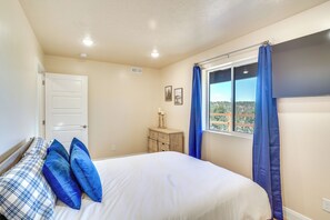 Interior - Newly Built, Modern Alton Cabin on 4 Acres! (Duck Creek Village)