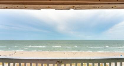 Beachfront Corpus Christi Condo w/ Pool Access!