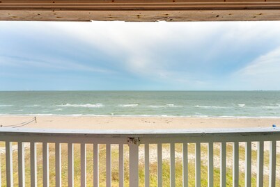 Beachfront Corpus Christi Condo w/ Pool Access!