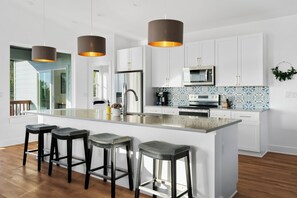 House (4 Bedrooms) | Interior